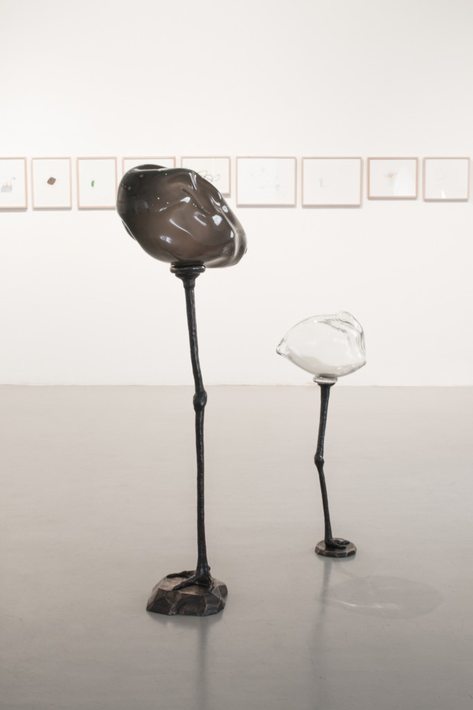 한발로 서기(Standing with 1 leg), glass, bronze, 67x45x95cm, installation, 2015